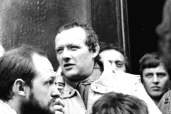 08.03.1989  Krakow  W rocznice wydarzen Marca 68 na Uniwersytecie Jagiellonskim ze studentami spotkal sie Adam Michnik n/z  Adam Michnik przemawia do studentow przed UJ tem
Fot. Jacek Boron/REPORTER