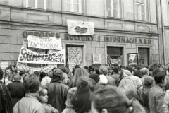 10-Zburzyc-mur-berlinski-10.1989-rok-fot.-Jacek-Boron-AF-FMW