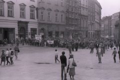 16.04.1989-r.-Cichy-marsz-w-Krakowie.-Katyn-pamietamy-fot.-Jacek-Boron-AF-FMW-17