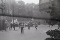 16.04.1989-r.-Cichy-marsz-w-Krakowie.-Katyn-pamietamy-fot.-Jacek-Boron-AF-FMW-19