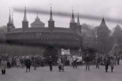 16.04.1989-r.-Cichy-marsz-w-Krakowie.-Katyn-pamietamy-fot.-Jacek-Boron-AF-FMW-20