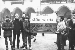 16.12.1987r.-Krakow.-Pikieta-Pikieta-czlonkow-KPN-i-FMW-w-rocznice-pacyfikacji-kopalni-Wujek-w-1982-roku-1