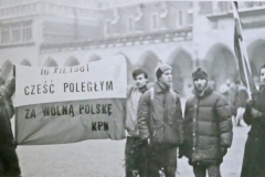 16.12.1987r.-Krakow.-Pikieta-Pikieta-czlonkow-KPN-i-FMW-w-rocznice-pacyfikacji-kopalni-Wujek-w-1982-roku-10