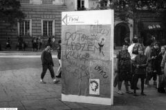 Walka-o-kamienice-Rynek-Glowny-1990-r.-fot.-Piotr-Lepkowski-1