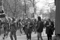 1_23.021989-r.-Armia-radziecka-z-toba-od-dziecka-happening-krakowskich-studentow-fot.-Artur-Grzybczyk-AF-FMW-03
