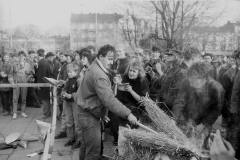 23.021989-r.-Armia-radziecka-z-toba-od-dziecka-happening-krakowskich-studentow-fot.-Jacek-Boron-AF-FMW-6