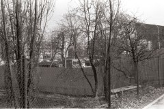 1987-r.-Nowa-Huta.-Parking-milicyjny.-fot.-Jacek-Boron_1a