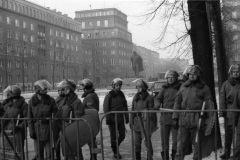 Nowa-Huta-12.1989-r.-Demonstracja-w-sprawie-usuniecia-pomnika-Lenina-i-usuniecie-pomnika.-fot.-Jacek-Boron-AF-FMW_51