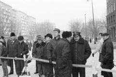 Nowa-Huta-12.1989-r.-Demonstracja-w-sprawie-usuniecia-pomnika-Lenina-i-usuniecie-pomnika.-fot.-Jacek-Boron-AF-FMW_60_6